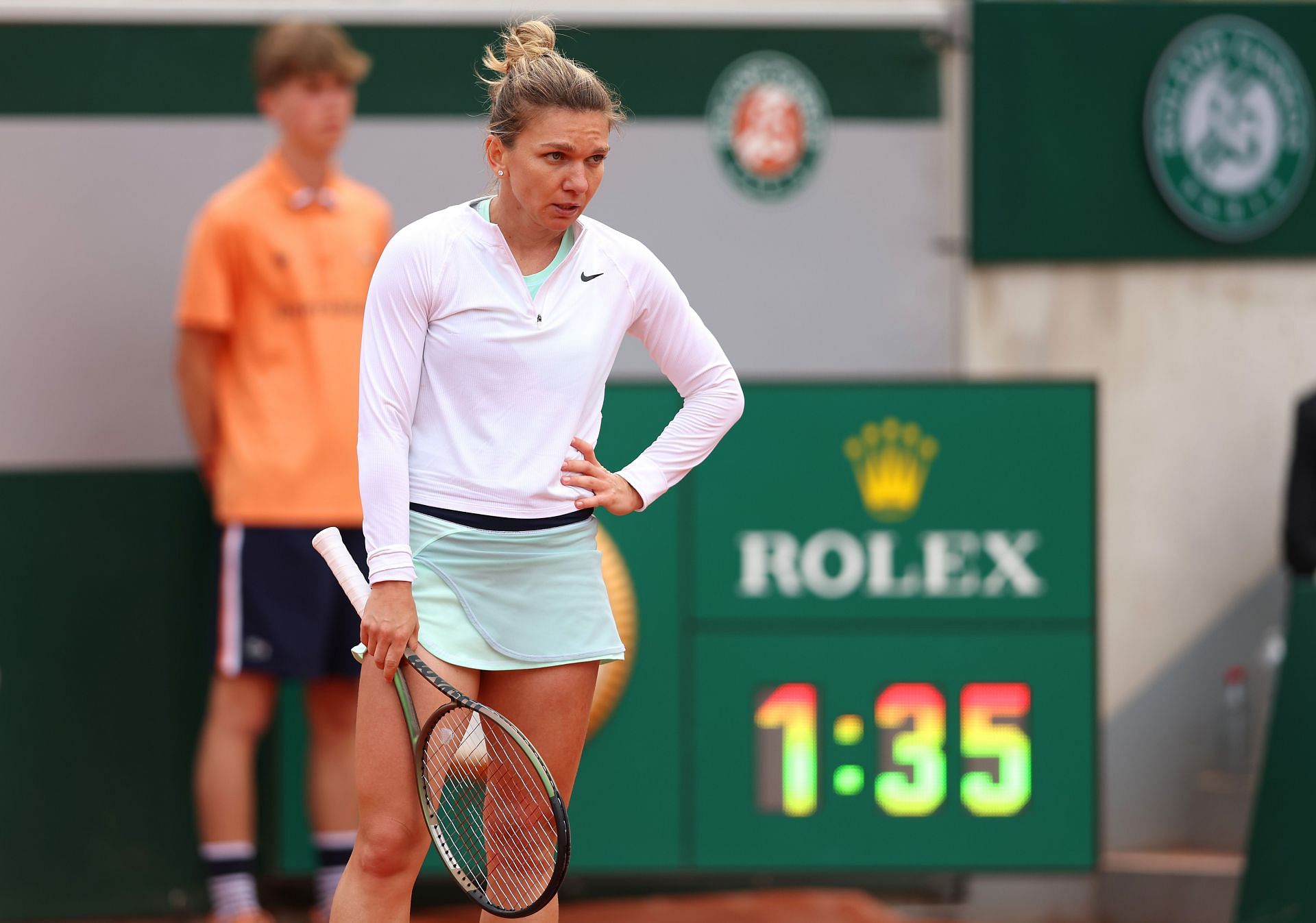 Simona Halep in action at the 2022 French Open.