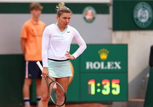 Simona Halep in action at the 2022 French Open.