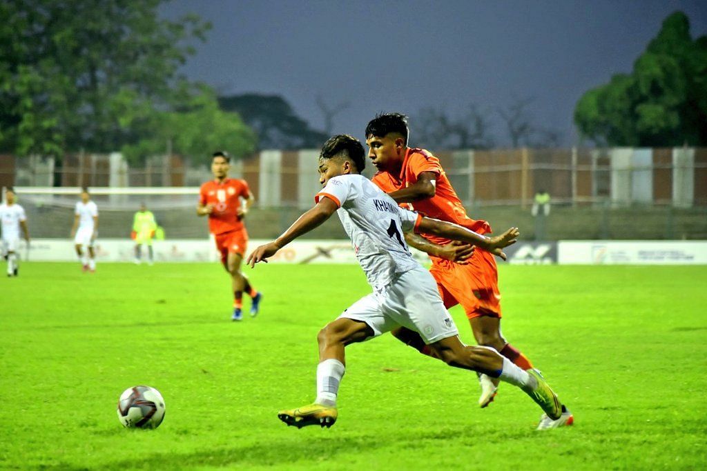 RoundGlass Punjab FC and NEROCA FC players fighting for the ball. (Image Courtesy: Twitter/ILeagueOfficial)