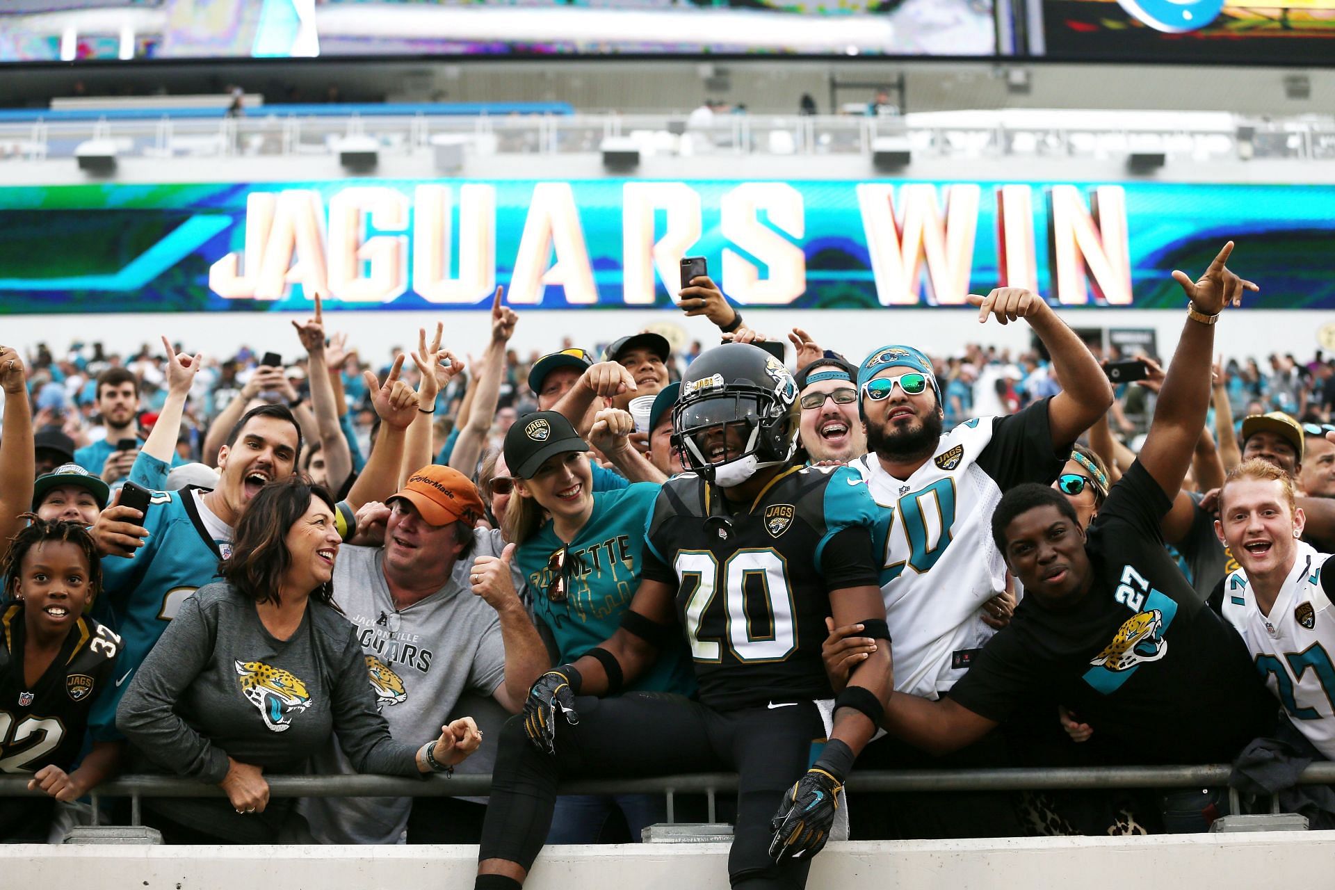 VIDEO: Jaguars fan builds TIAA Bank Field in Minecraft - Big Cat