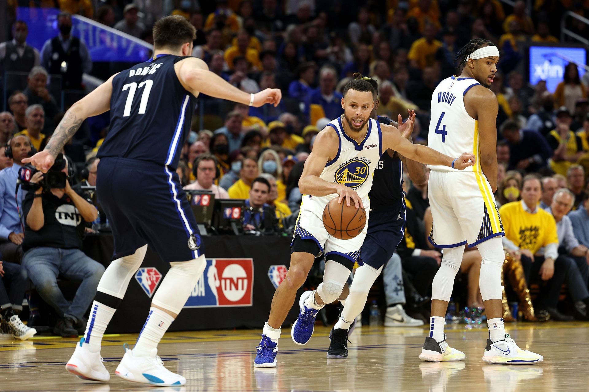 Steph Curry #30 of the Golden State Warriors drives to the basket against Luka Doncic #77 of the Dallas Mavericks