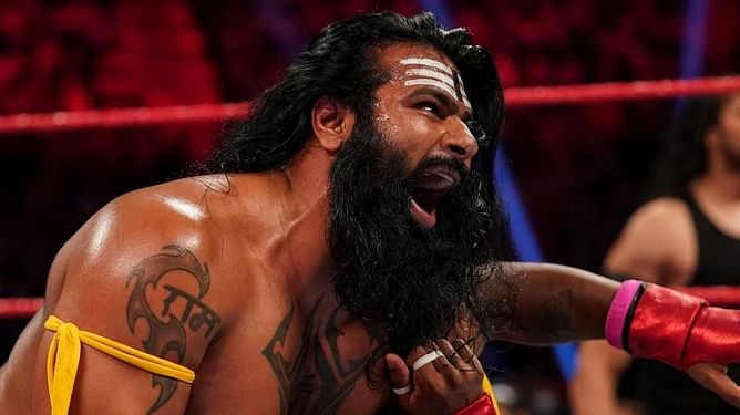 [Watch] Former Champion's surprising return after month-long absence to face Veer Mahaan at a WWE Live Event