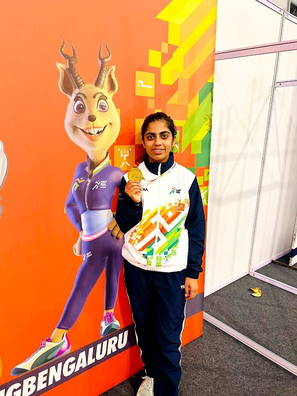 Riya Bakshi with her gold medal at the Khelo India University Games (Image courtesy: Khelo India)