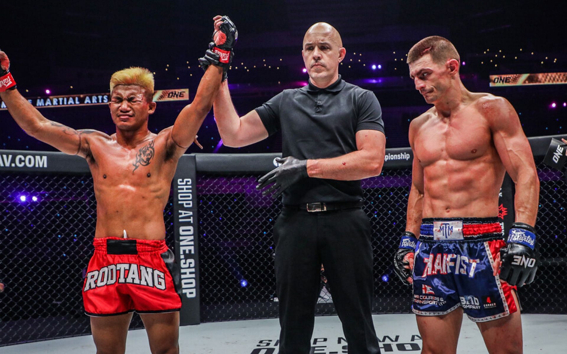 Rodtang Jitmuangnon (L) advanced to the next round of the ONE Flyweight Muay Thai World Grand Prix with his win over Jacob Smith (R). | [Photo: ONE Championship]