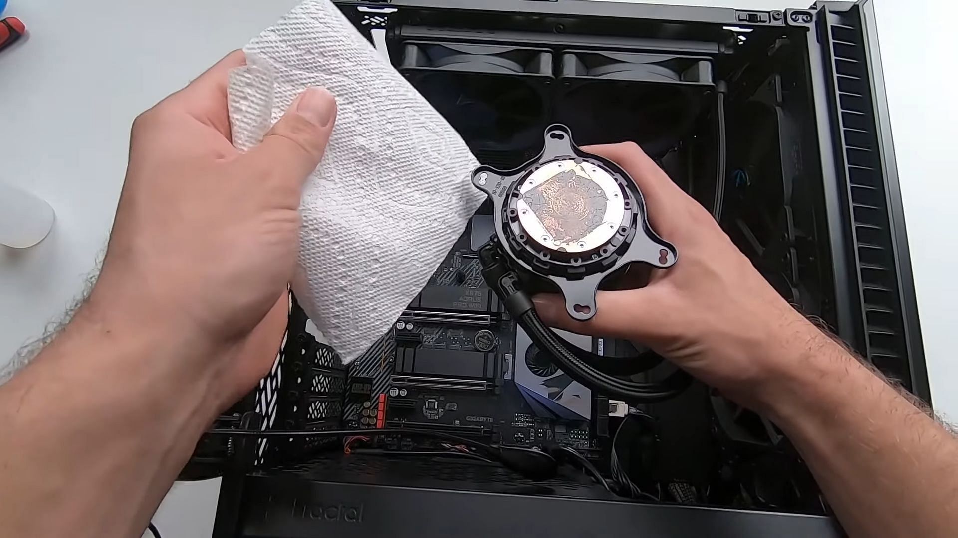 Cleaning a CPU cooler