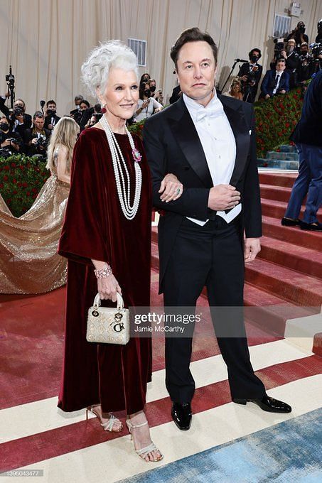 Who Is Maye Musk All About Elon Musks Supermodel Mother As Duo Make Met Gala 2022 Appearance 9797