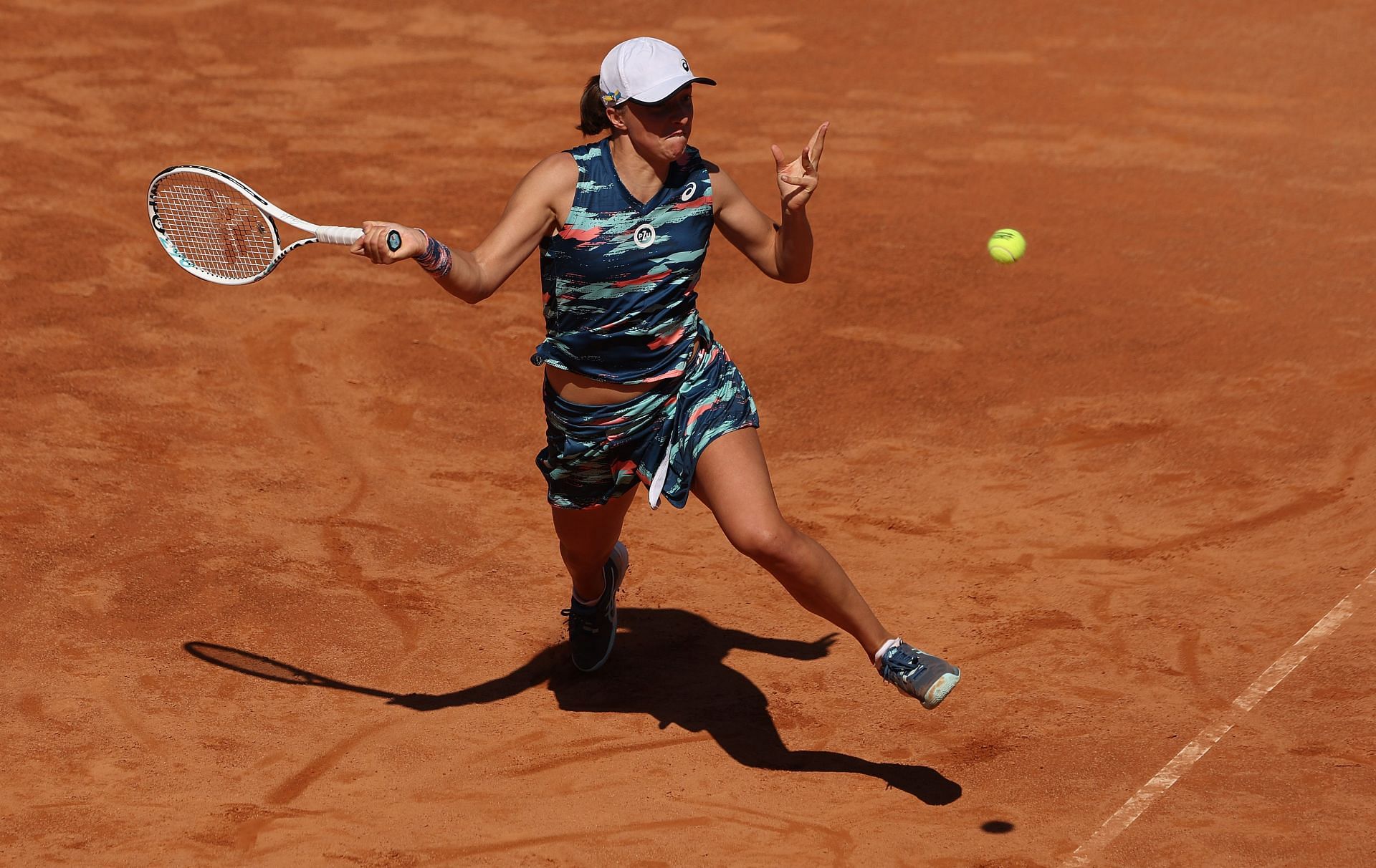 World No. 1 Iga Swiatek sustains her dominance with a win over Bianca Andreescu in the quarterfinals of the Italian Open.