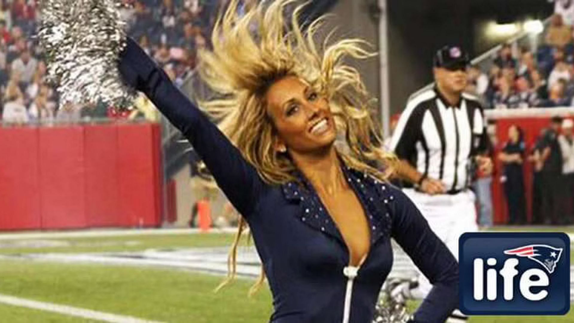 Carmella was turning heads on the sidelines for the World Champion New England Patriots.