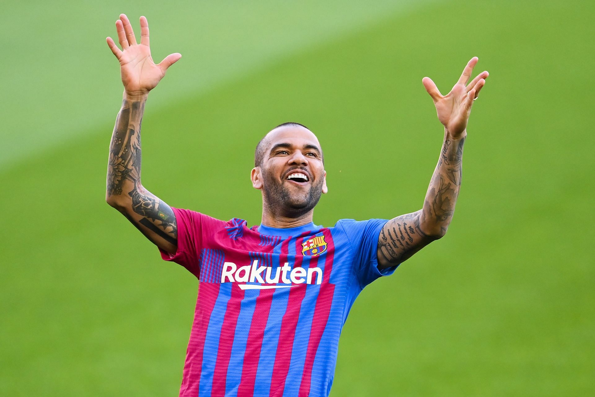 Dani Alves Biography - Brazilian football player (born 1983