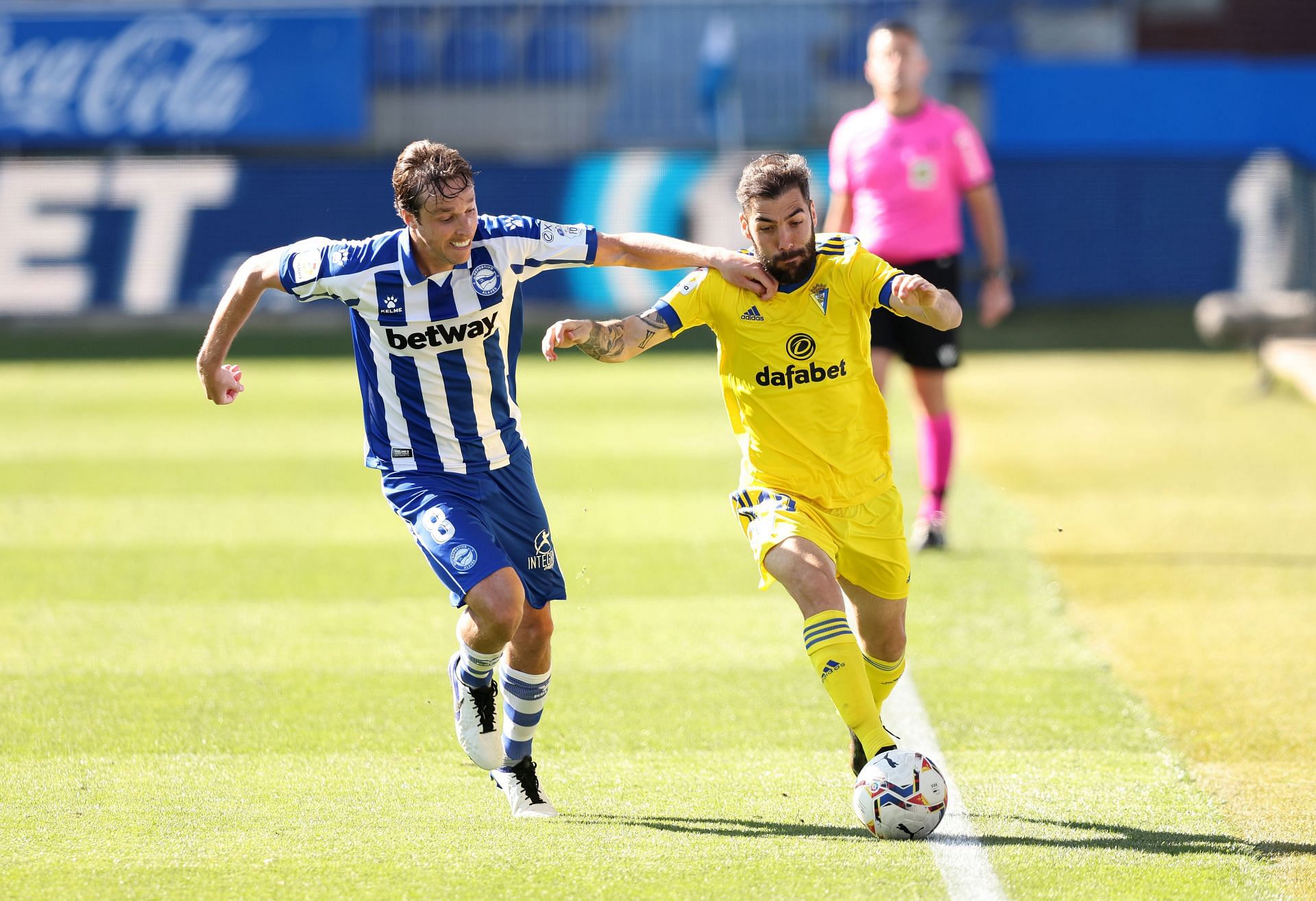 Cadiz will visit the Mendizorrotza Stadium to face Alaves on Sunday.