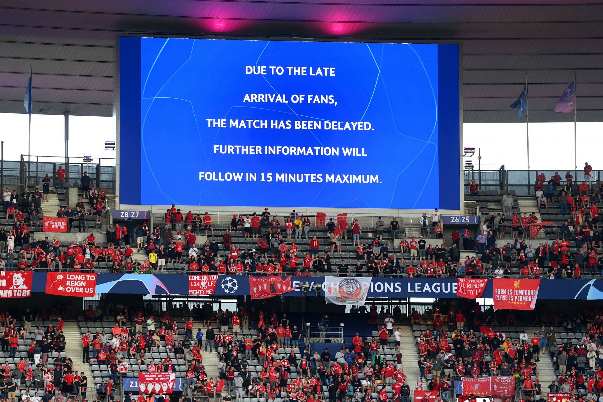 The final was delayed firstly by 15 minutes.