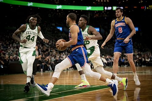 Steph Curry driving to the bucket against the Celtics during a regular-season matchup