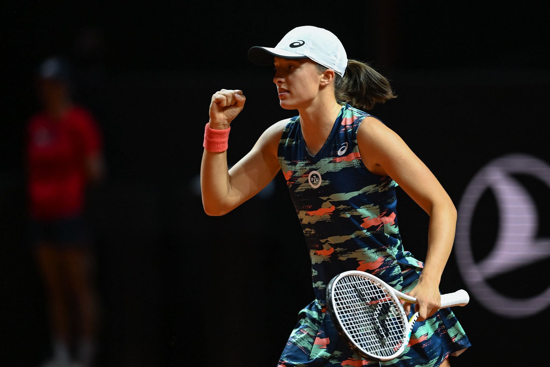 Iga Swiatek keeps her title retention bid going as she beat Elena-Gabriela Ruse in the second round of the Italian Open.