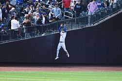 "Who said baseball isn’t a contact sport?", "I’m sorry but I just cracked up after hearing gary say 'he is one tough squirrel'" - MLB World reacts to New York Mets player Jeff McNeil crashing into the wall after a spectacular catch