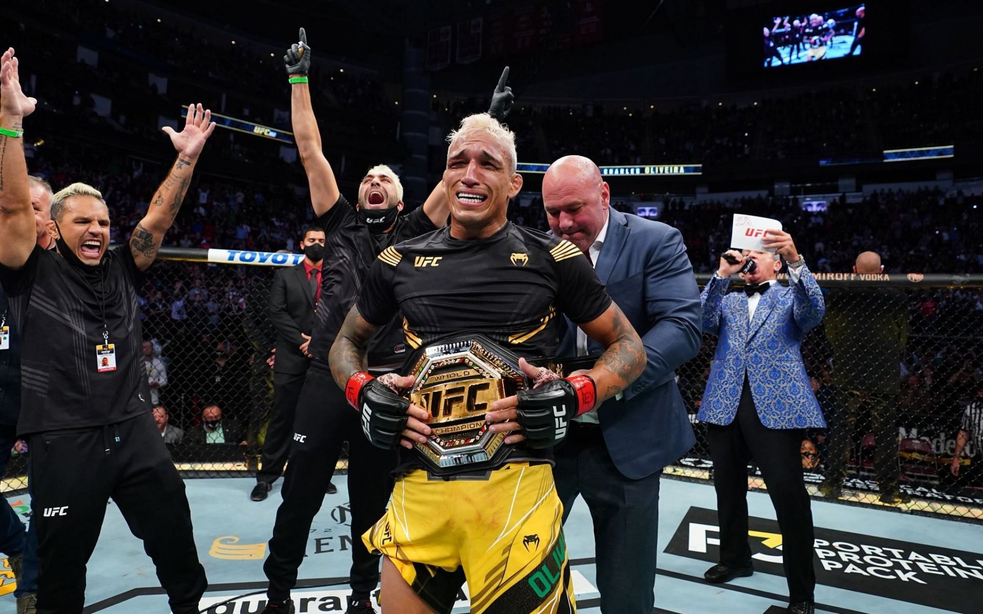 Reigning lightweight champ Charles Oliveira took a bumpy road to the top of the UFC
