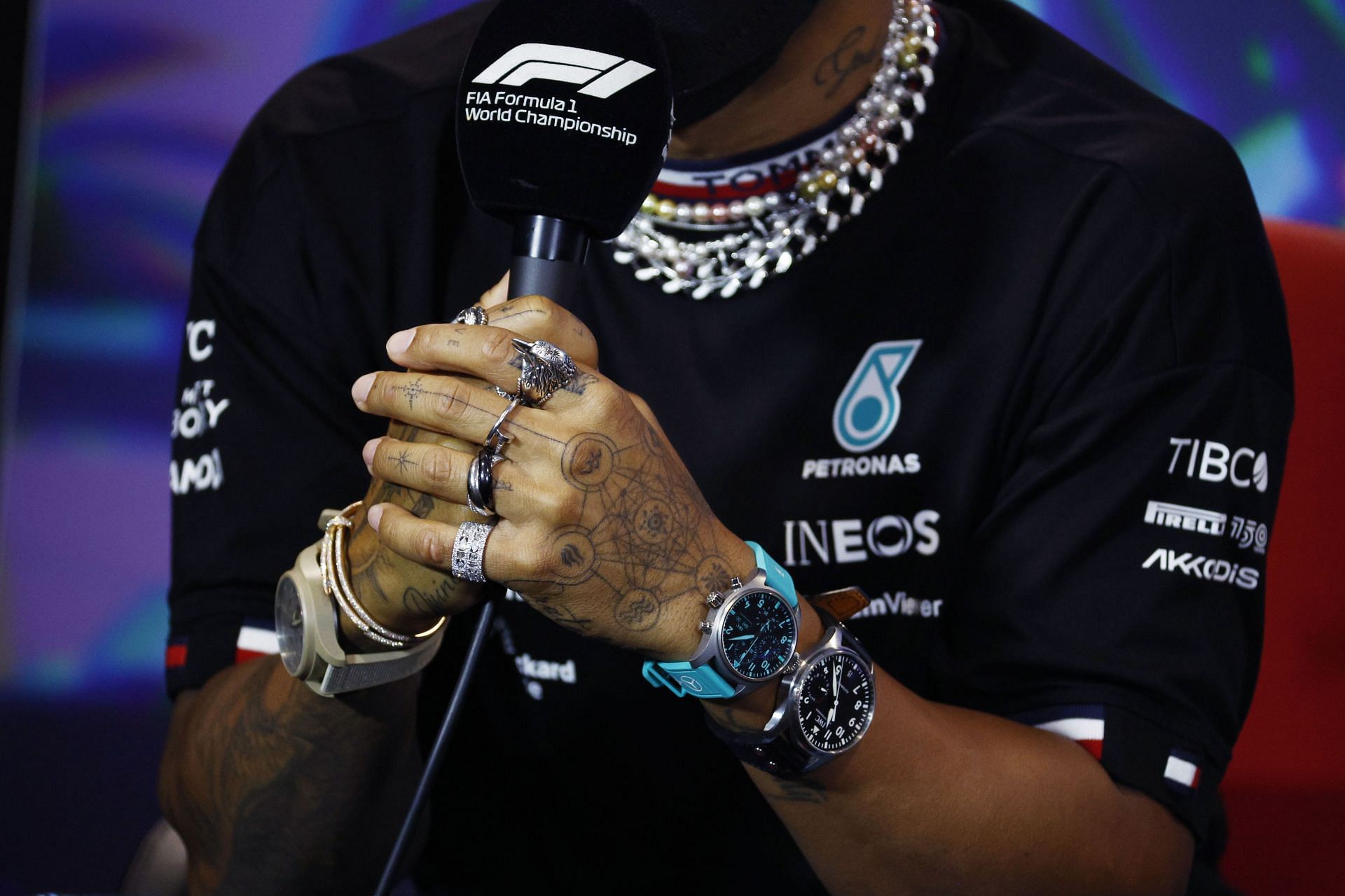 Lewis Hamilton arrived at the Miami GP paddock wearning as much jewellery as he could to protest the FIA&#039;s new mandate