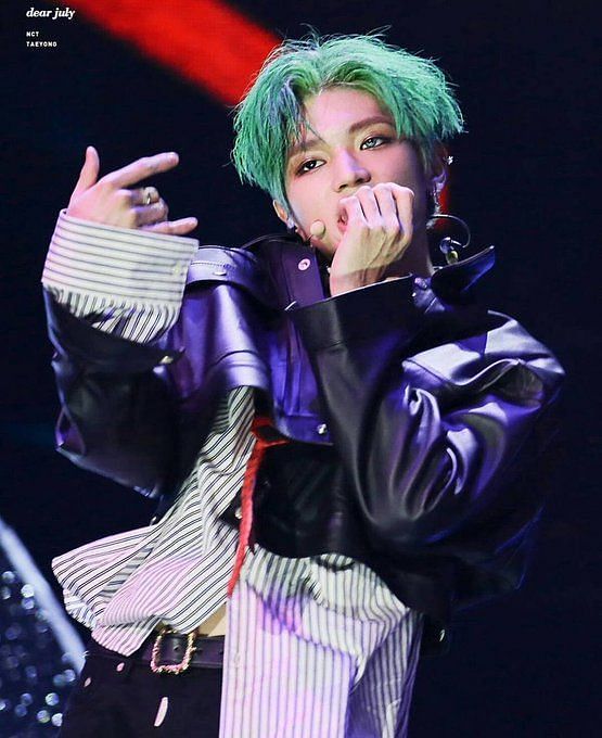 5 K-pop idols who rocked mint/green hair