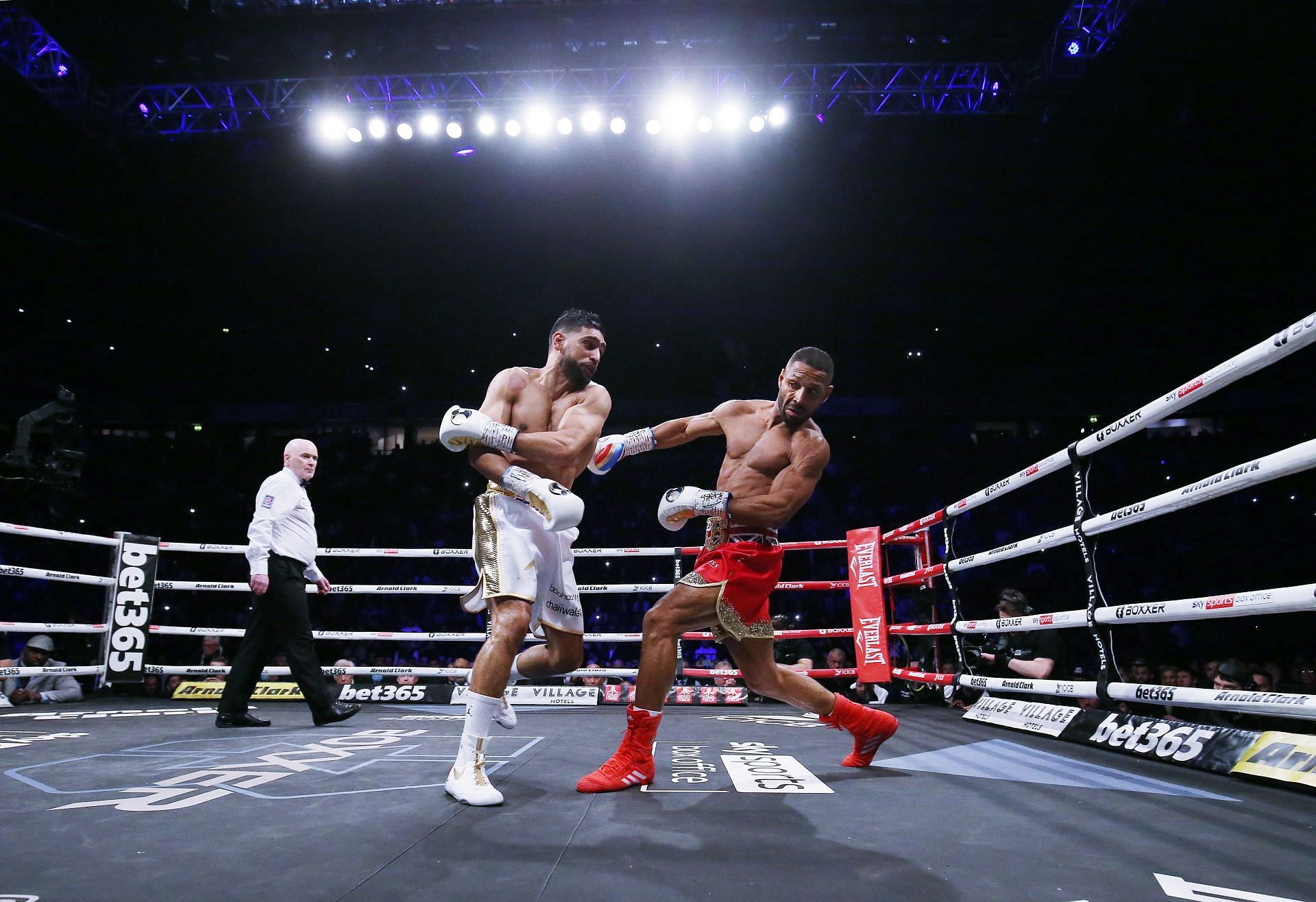 Amir Khan (L) was knocked out by Kell Brook (R) in their fight earlier this year.