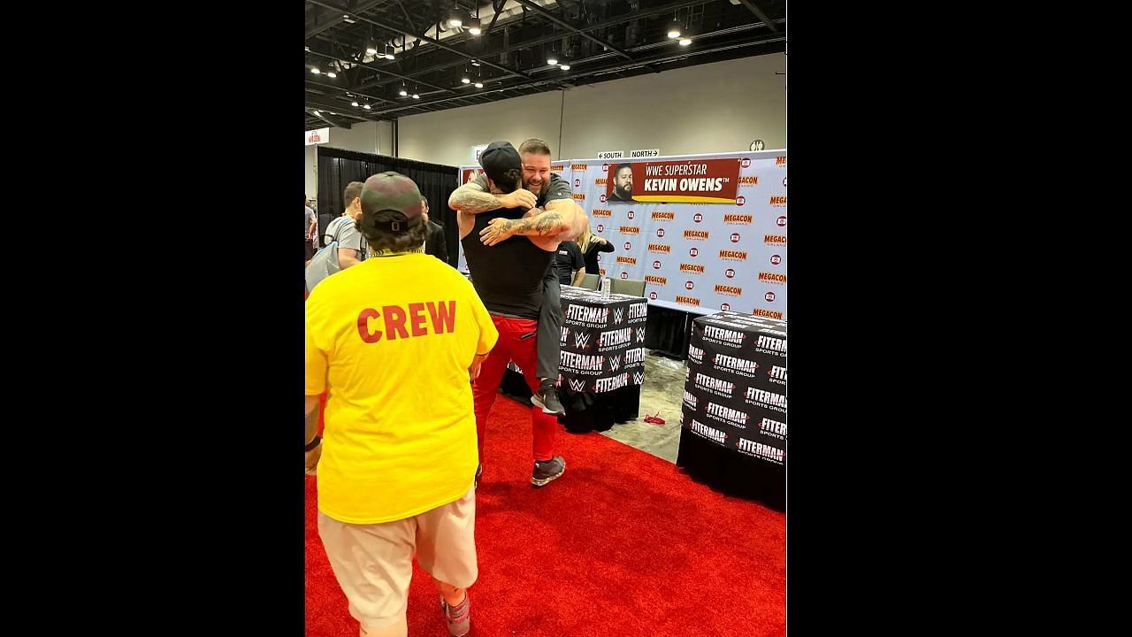 Owens looks extremely happy upon meeting Adam Scherr (Pic by Reddit user u/CenturionElite)