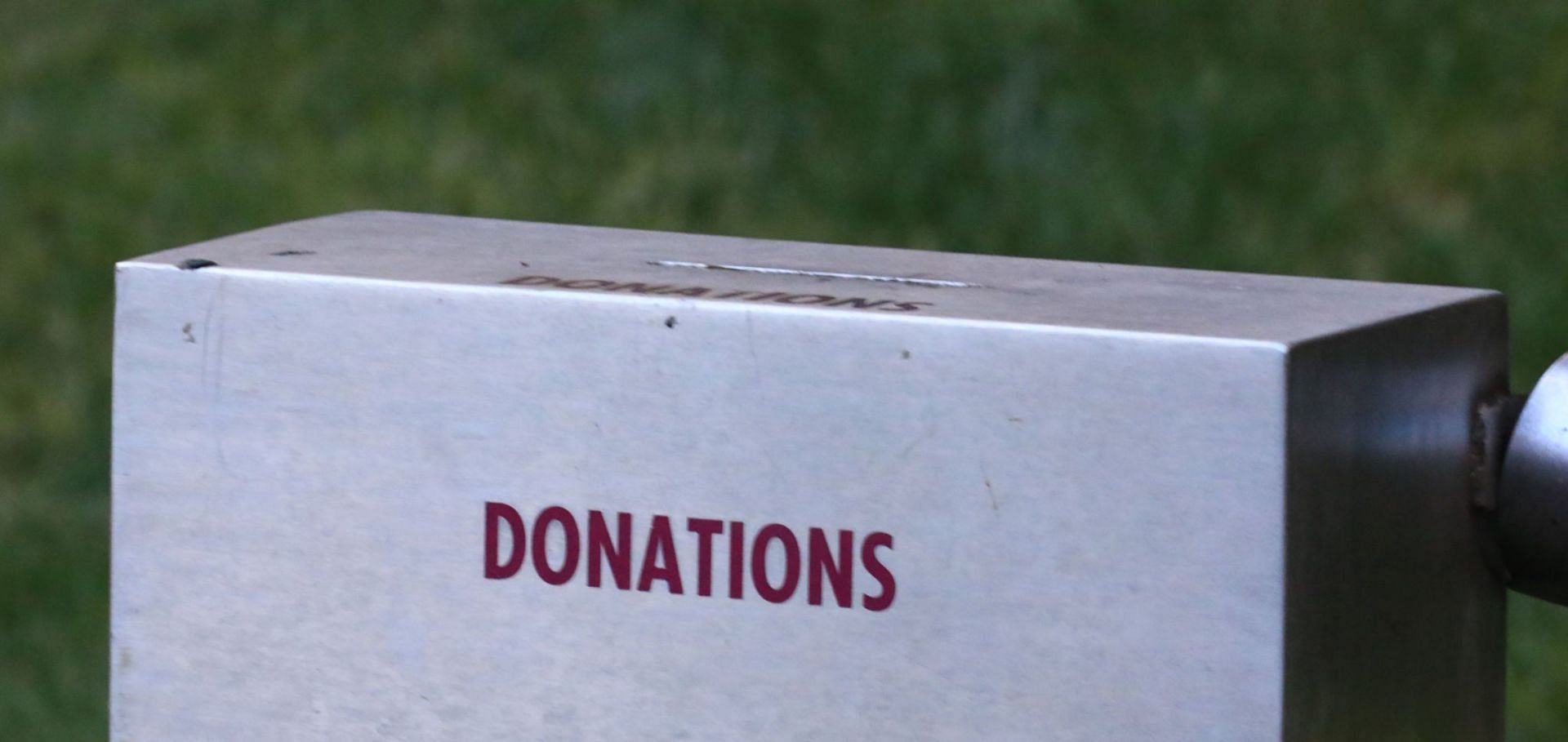 Una donación y una promesa tienen grandes diferencias a pesar de estar estrechamente relacionadas (Imagen a través de Douglas Socha/Getty Images)