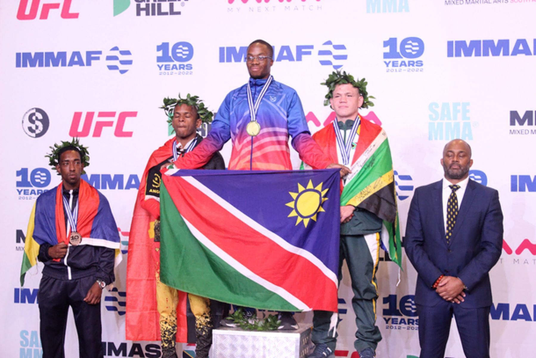 Veja Hinda (center), (photo credit: Tamryn Christians/MzansiMMA)