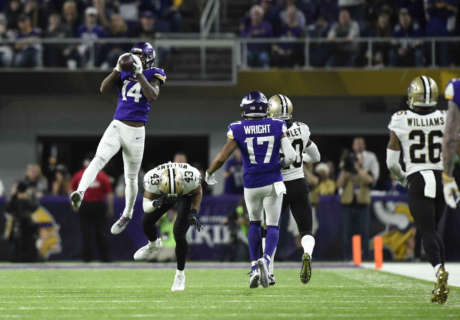 Minnesota Vikings wide receiver Stefon Diggs makes a miraculous play