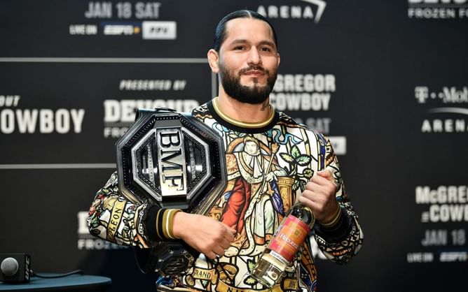 Video: Jorge Masvidal travels in Recuerdo Mezcal branded personal jet