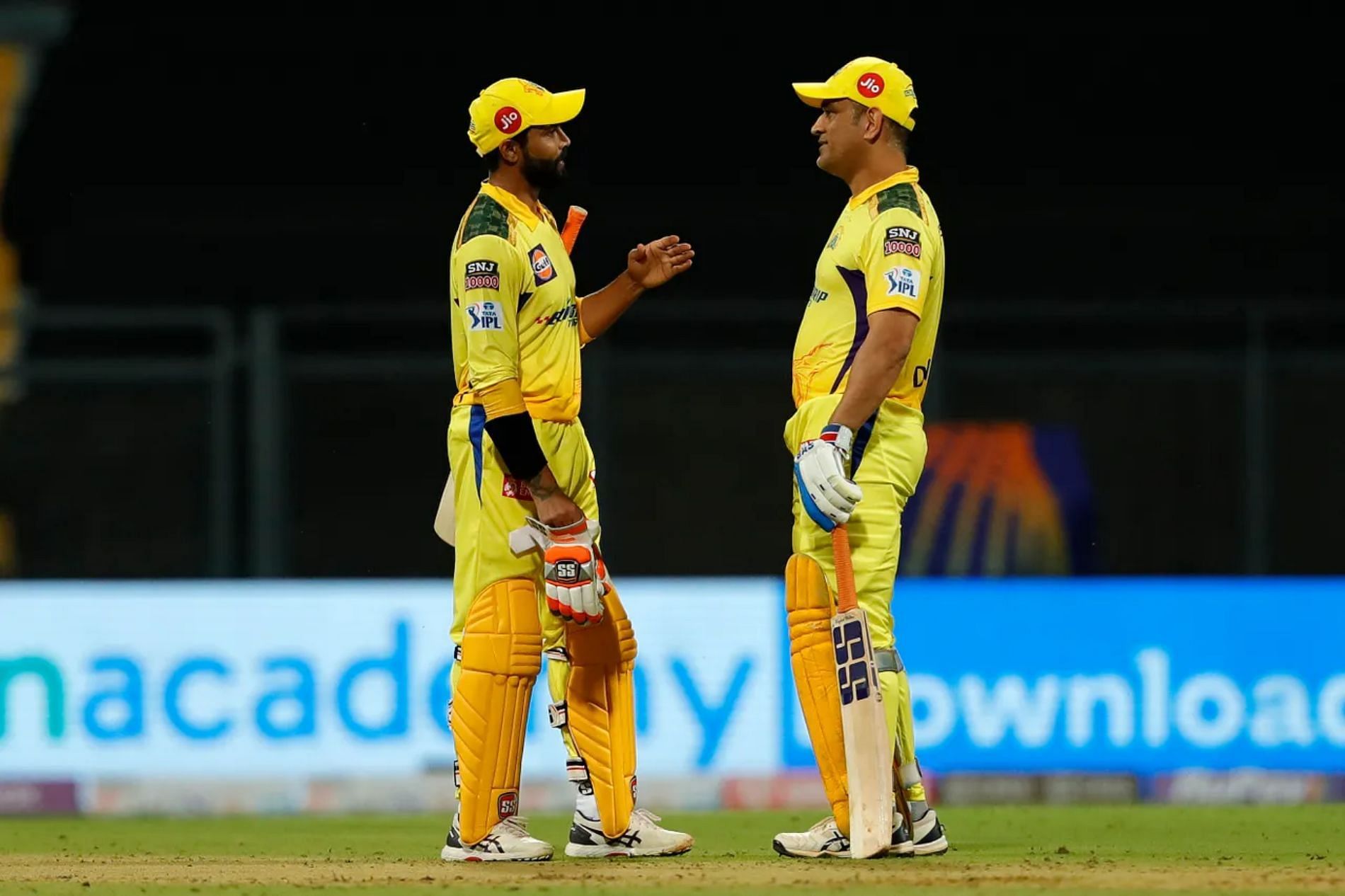 Ravindra Jadeja (left) and MS Dhoni. Pic: IPLT20.COM