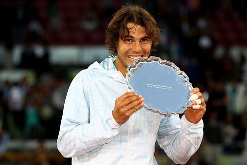 Rafael Nadal with the 2010 Mutua Madrilena Madrid Open winner's trophy.