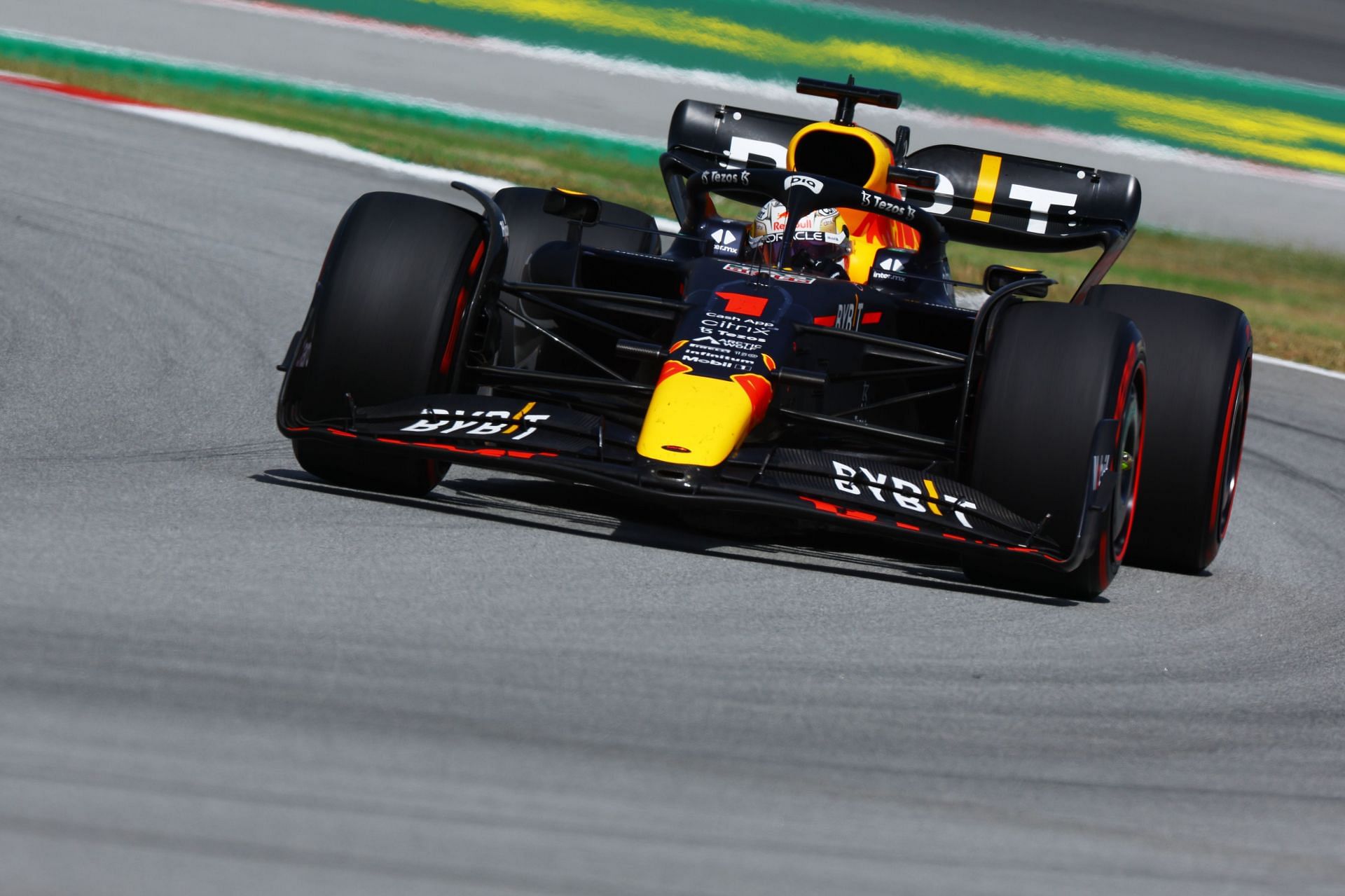 Max Verstappen en route to his victory at the 2022 F1 Spanish GP (Photo by Mark Thompson/Getty Images)