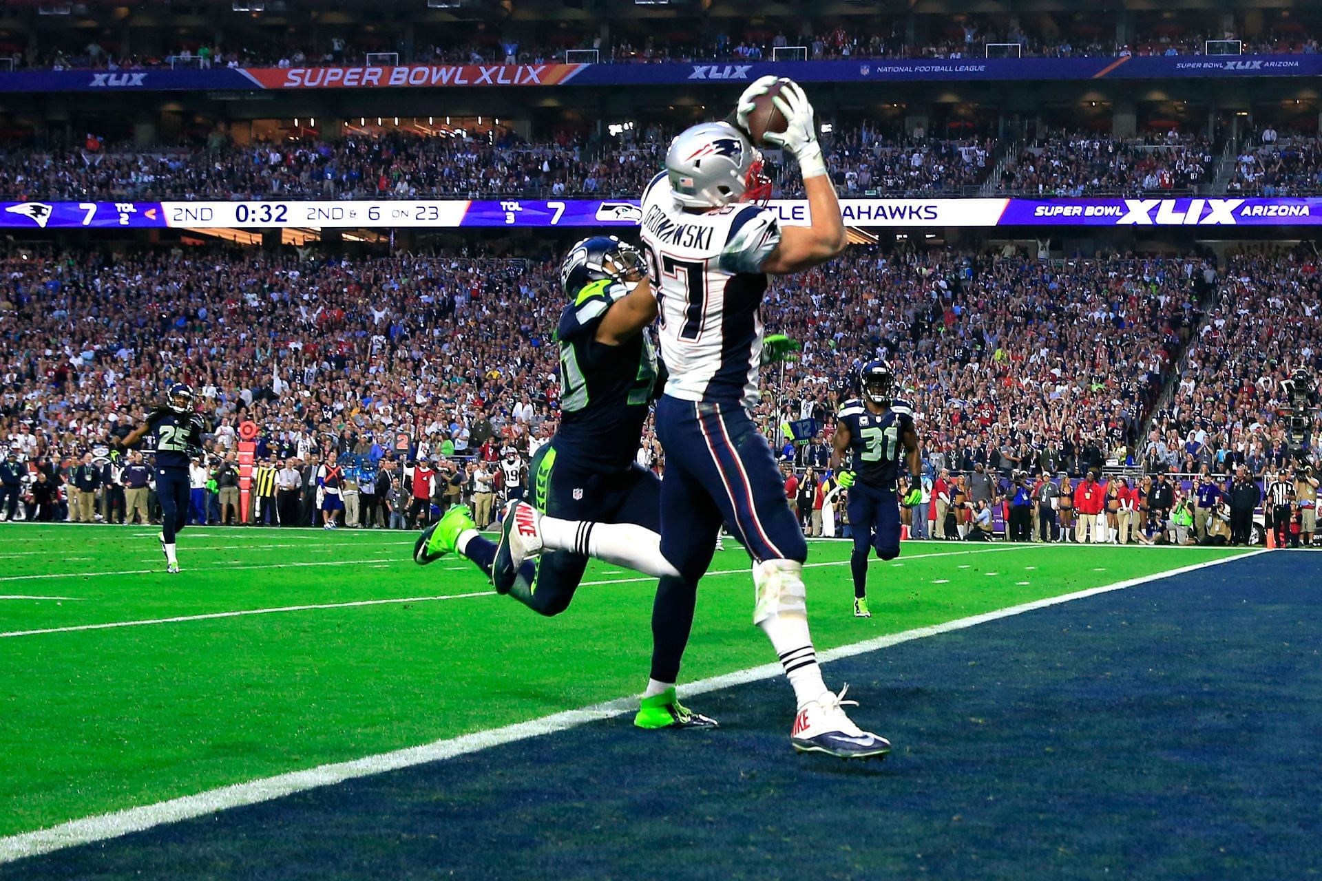 Gronkowski catches a touchdown in Super Bowl XLIX