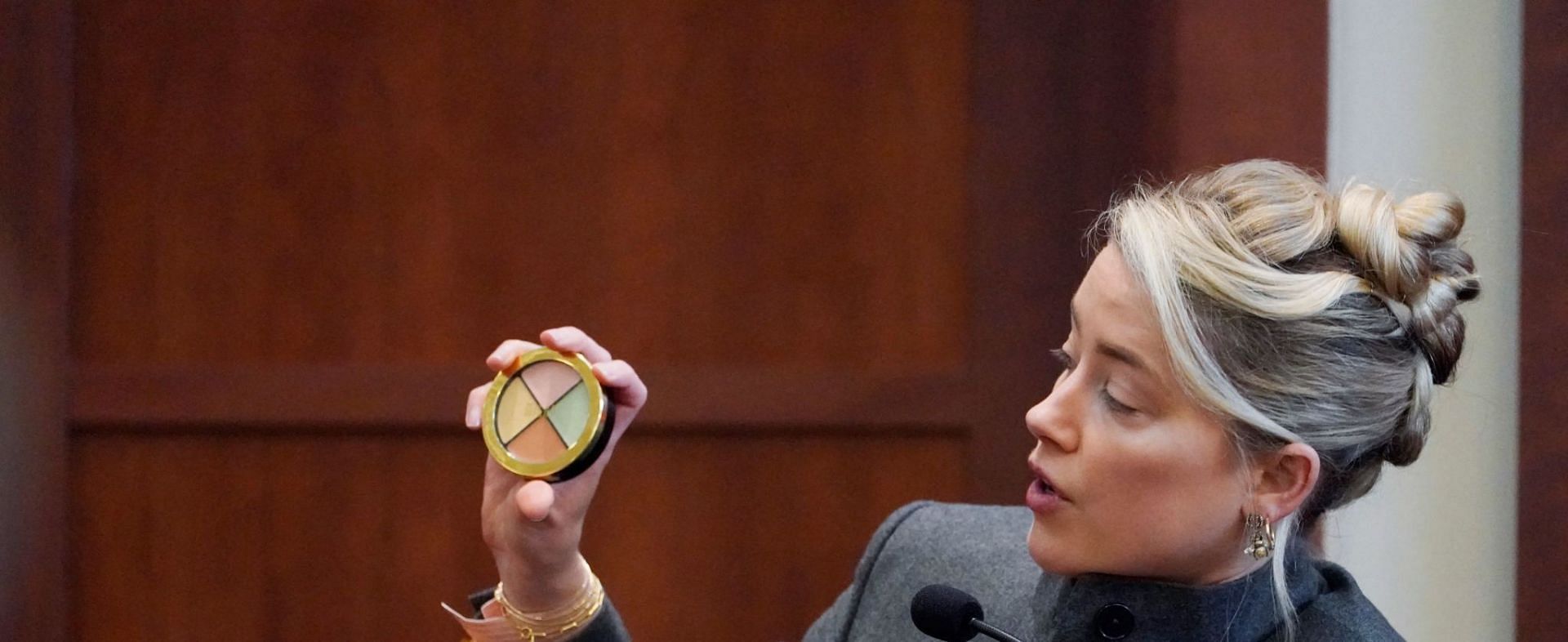 Twitter mocked Amber Heard for her bruise kit testimony (Image via Steve Helber/Getty Images)