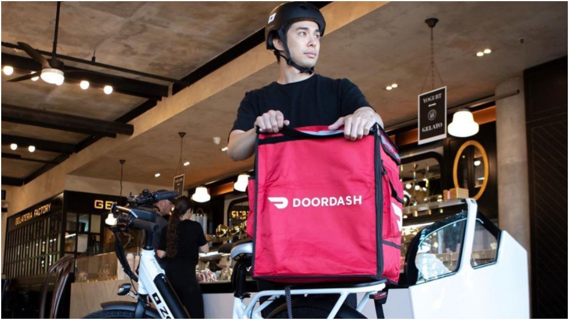 DoorDash opens door to its virtual food hall with limited seating in Brooklyn. (Image via DoorDash/Instagram)