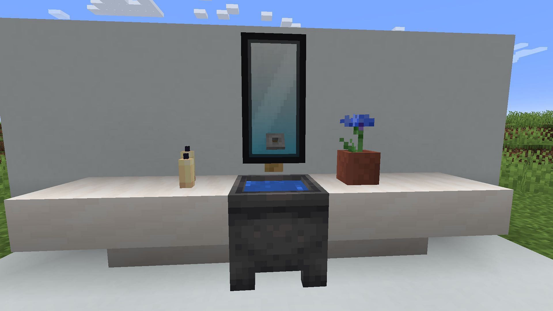 An example of a banner customized to look like a mirror (Image via Minecraft)