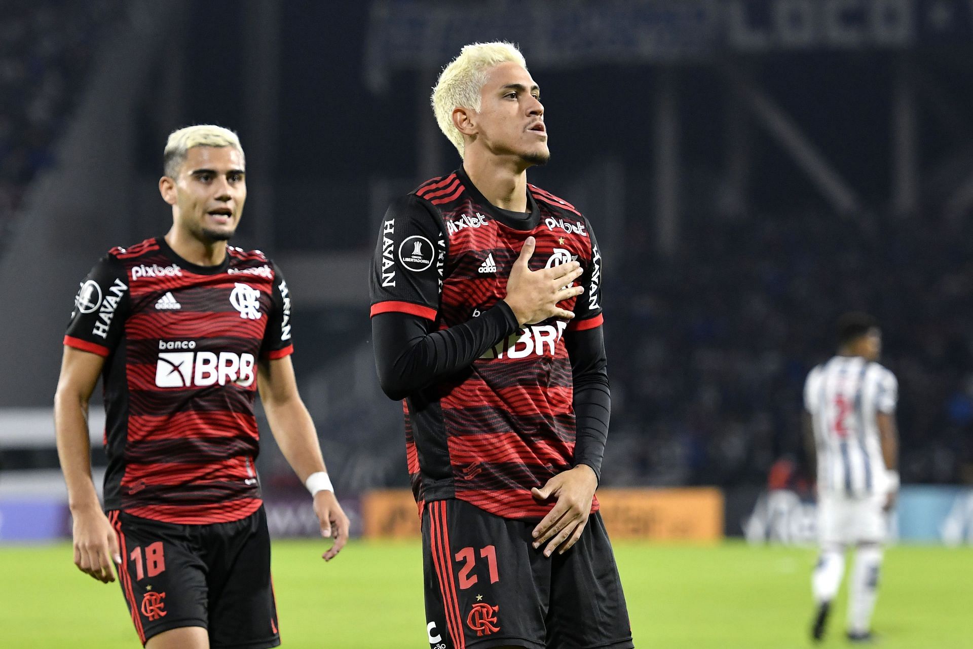 Isla pode deixar o Flamengo pela Universidad Católica
