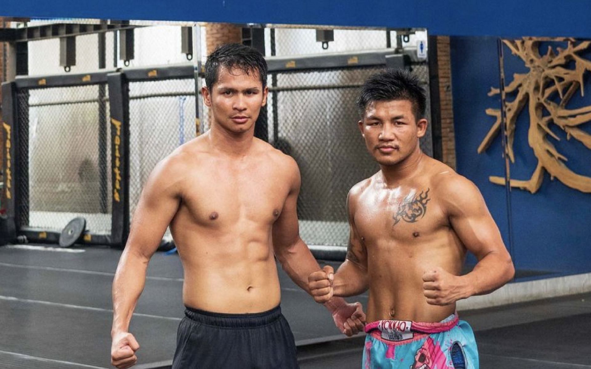 Superbon Singha Mawynn (left) spends some time with Rodtang Jitmuangnon (right) at Fairtex Training Center. [Photo Superbon Singha Mawynn Instagram]