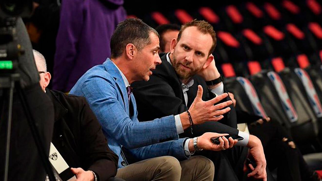 Sean Marks, the Brooklyn Nets GM and LA Lakers executive Rob Pelinka had a get-together at the draft combine. [Photo: Marca]