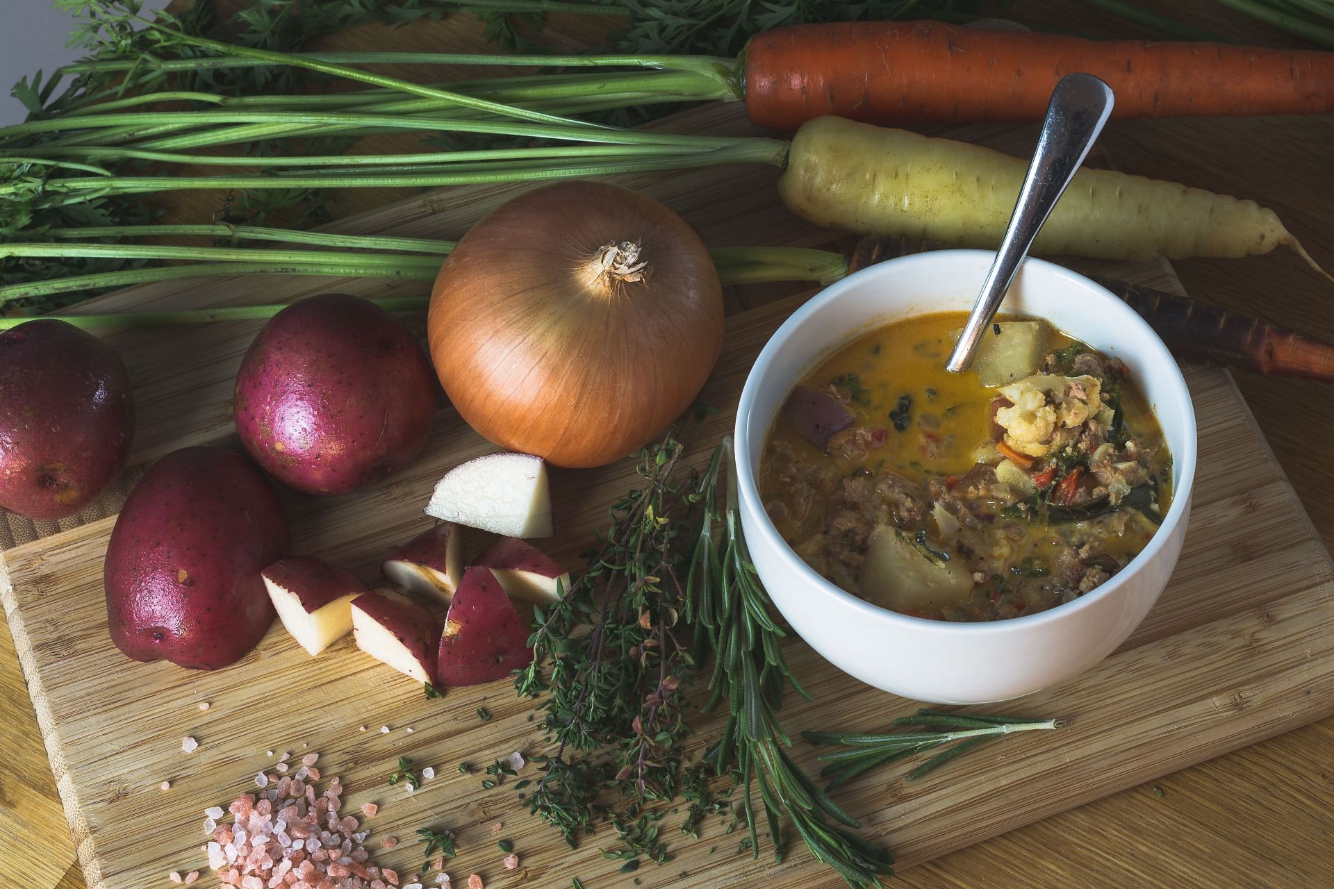 Potatoes can be cooked in a variety of ways. (Image via Pexels / Loren Castillo)