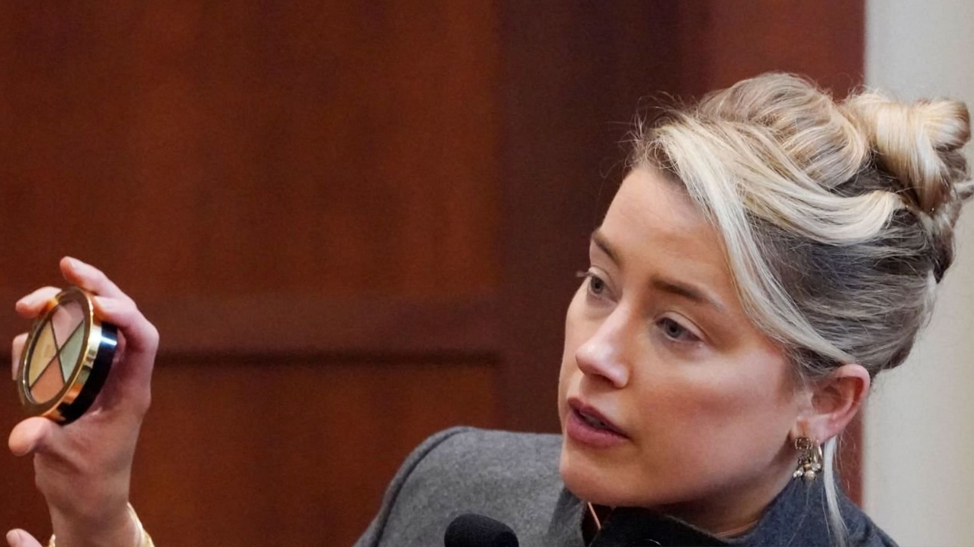 Amber Heard claimed that she had to use a bruise kit to cover up the wounds she endured from alleged Johnny Depp abuse (Image via Steve Helber/Getty Images)
