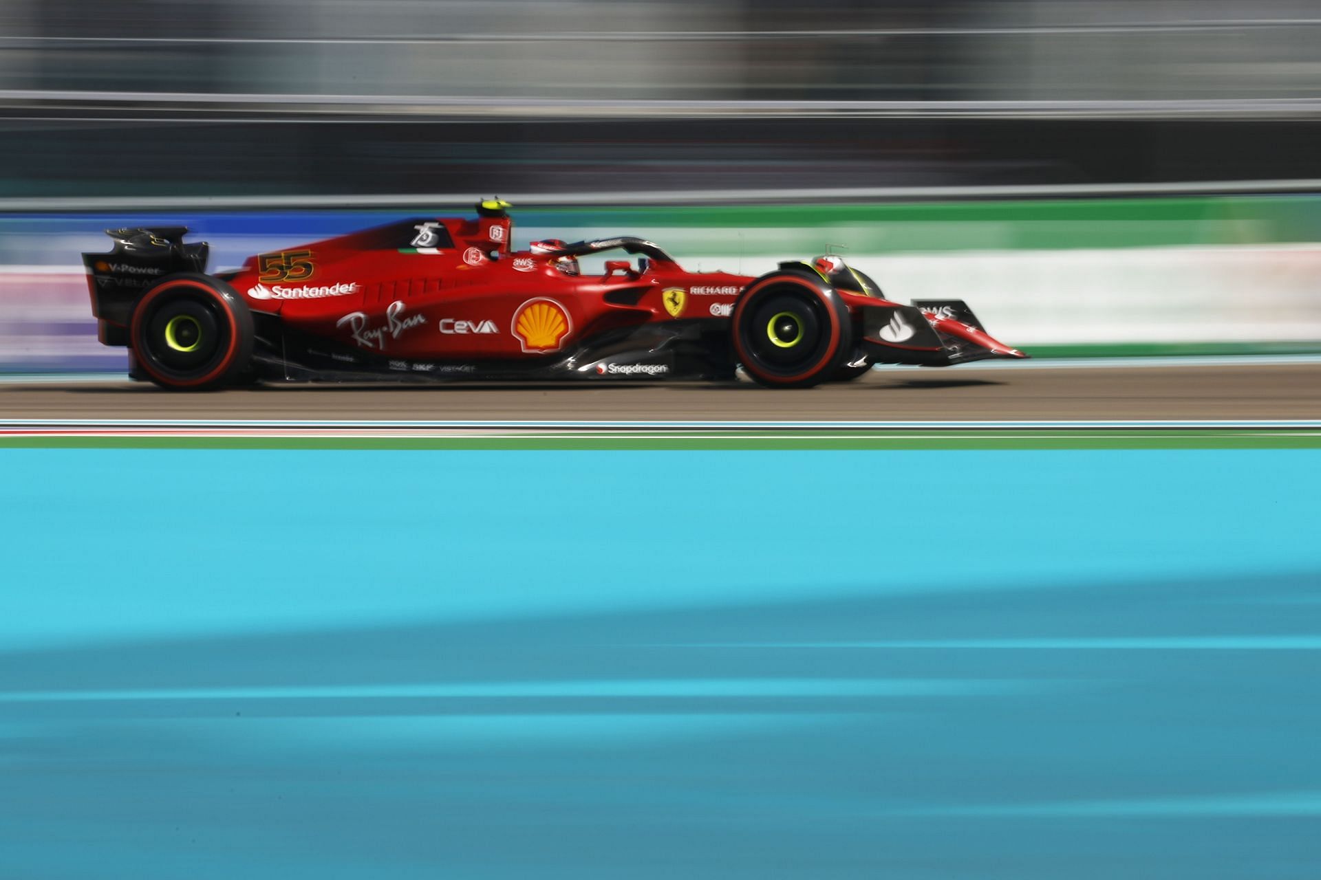 Ferrari&#039;s Carlos Sainz drives around the Miami International Autodrome during qualifying for the 2022 F1 Miami GP (Photo by Chris Graythen/Getty Images)