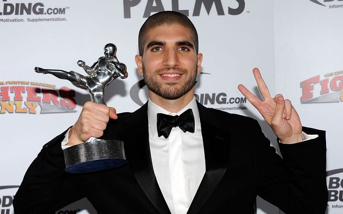 "It's a lot of the same dudes" - Ariel Helwani points out that MMA judges and referees have largely stayed the same since 2006