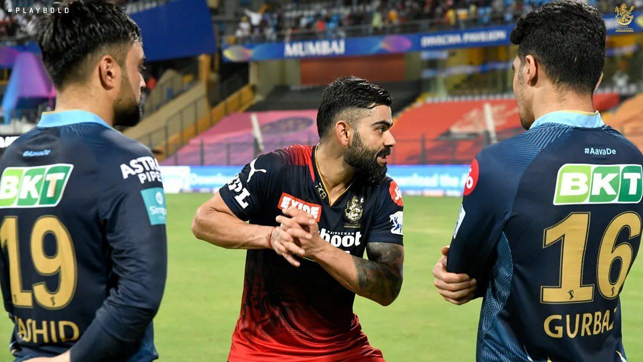 Virat Kohli gives batting tips to GT&#039;s Rashid Khan and Rahmanullah Gurbaz after the match [Credits: RCB]