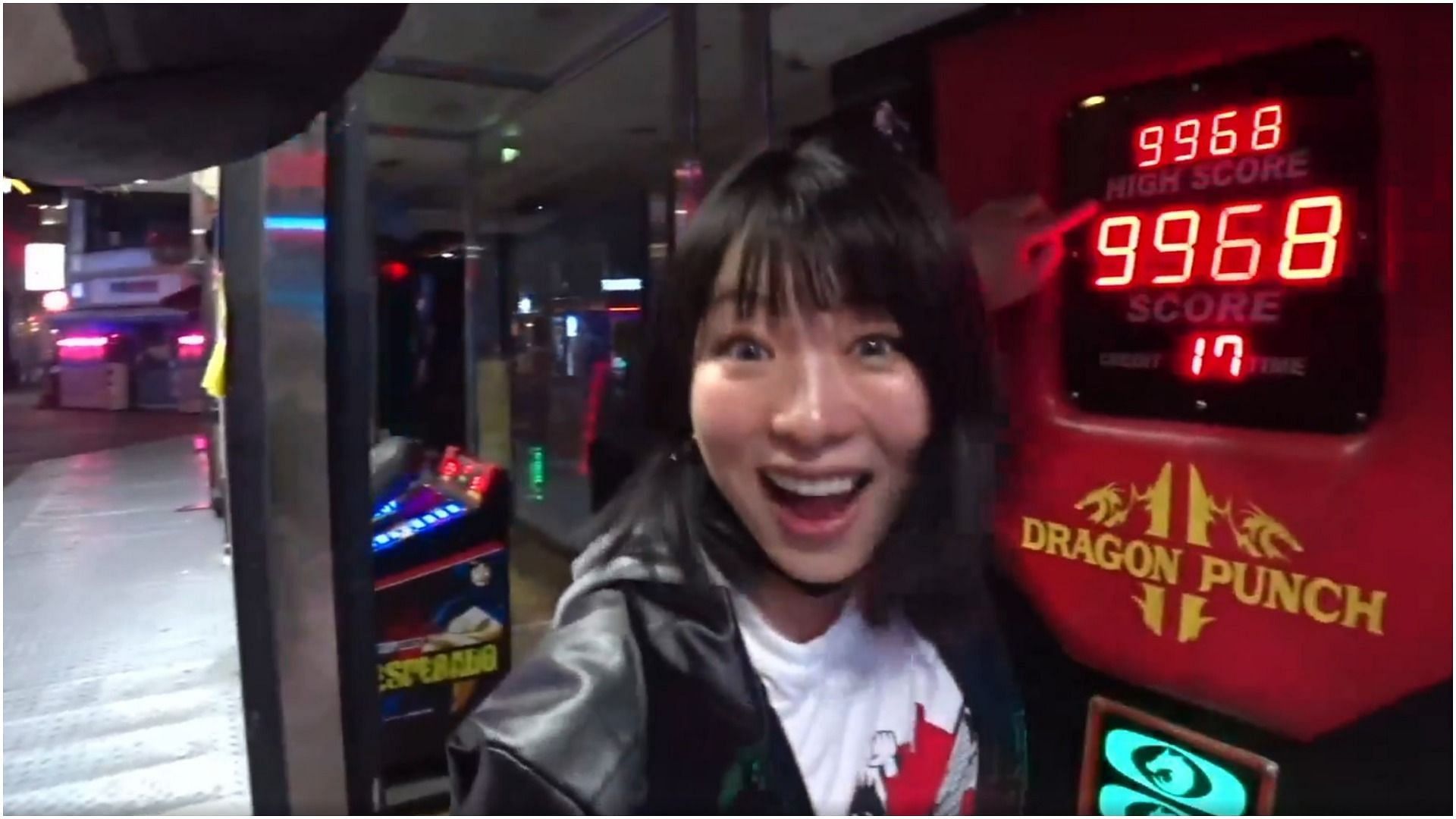 Heosu used her Busan Demon power to break the high score on the punching bag arcade game (Image via Twitch)