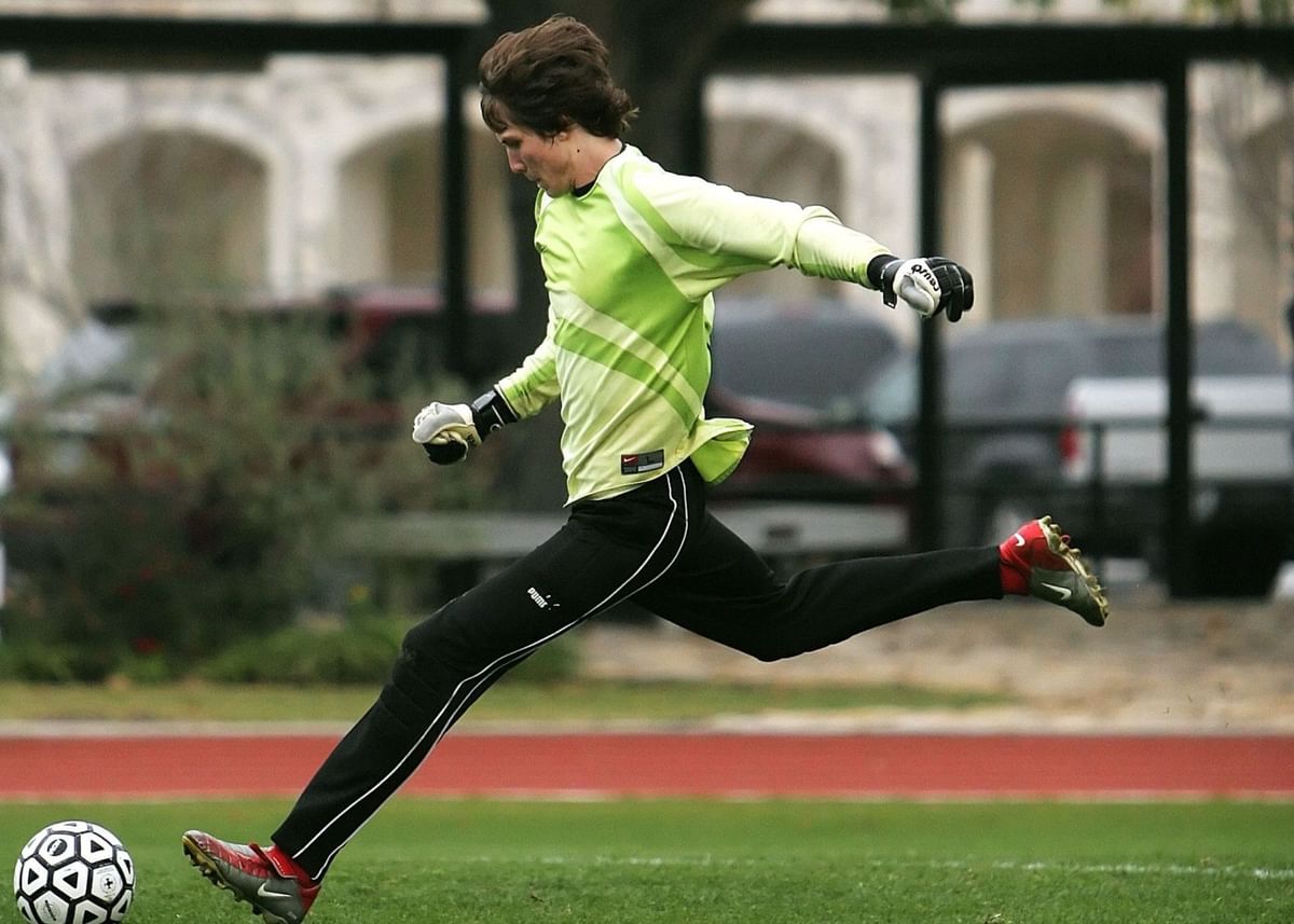 8 Best Stretching Exercises for Soccer Players