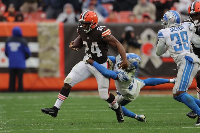 WATCH: Browns RB Nick Chubb drops jaws squatting 675 pounds