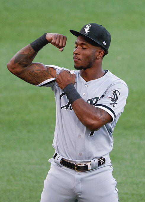 Tim Anderson tries to bust a lobbed ball like it's a piñata