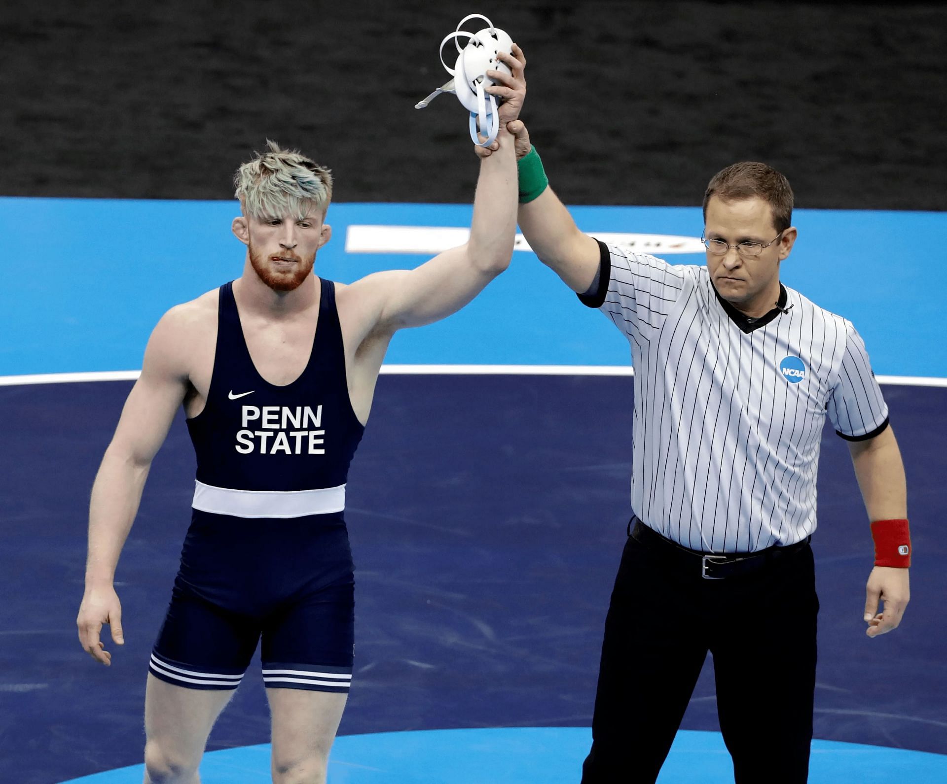 Bo Nickal wins 197-pound match in 2019 [via AP photo/Gene J. Puskar]