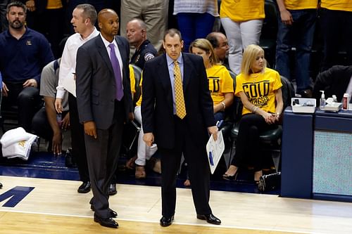 Shaquille O'Neal is endorsing former teammate and former LA Lakers assistant coach Brian Shaw (left) for the team's head-coaching job. [Photo: Bleacher Report]