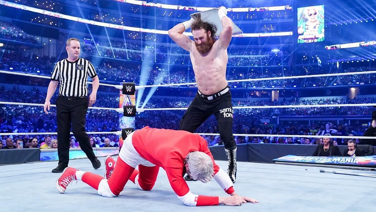 Sami Zayn in action against Johnny Knoxville at WrestleMania 38