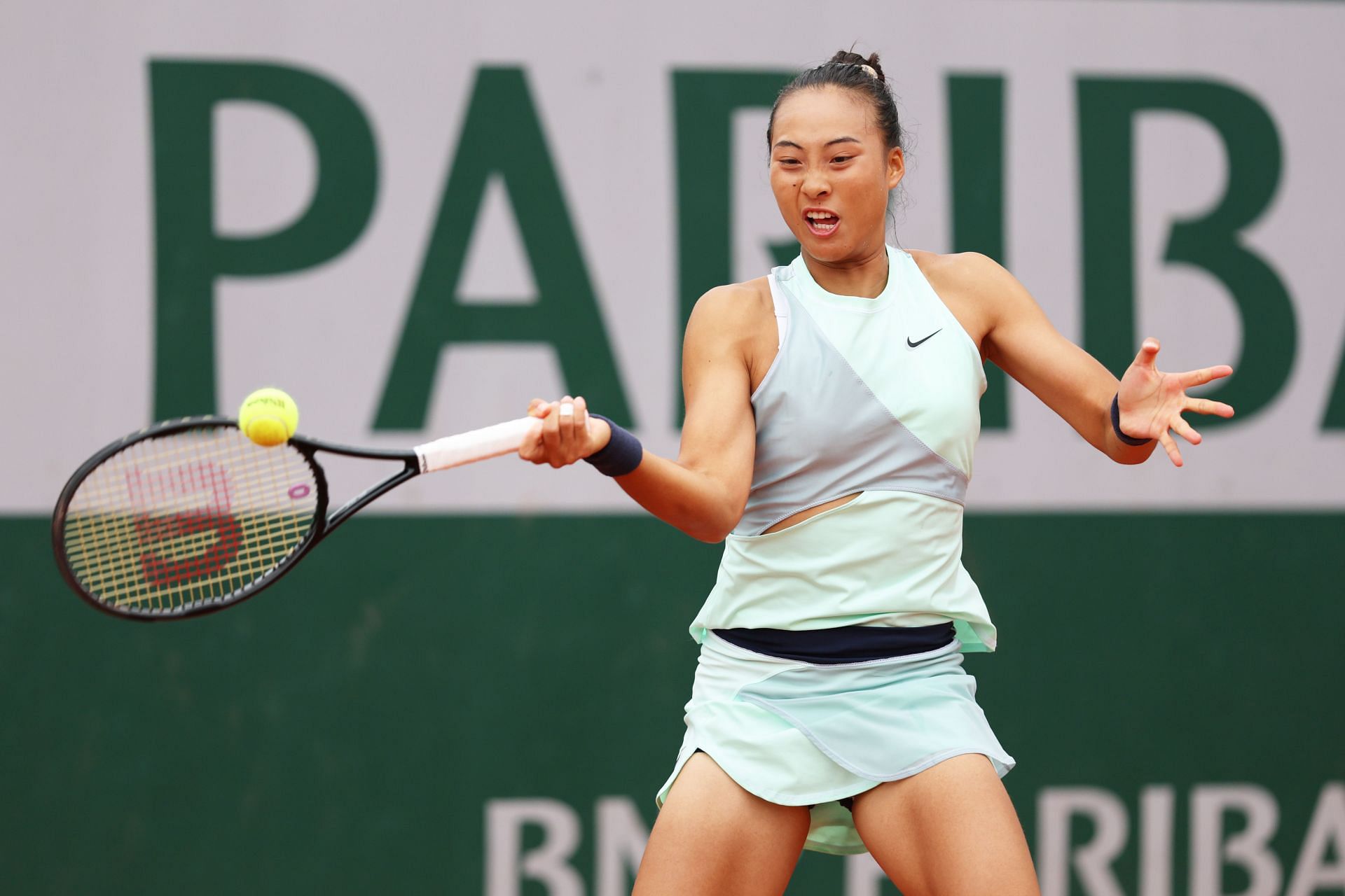 Qinzen Zheng at the 2022 French Open.